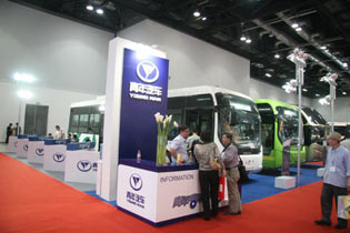 2012道路运输展青年客车展台