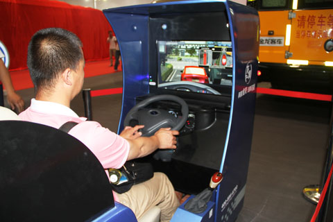 观众体验“龙翼”系统