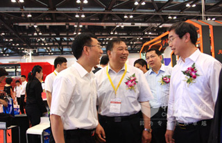 交通部领导莅临宇通展台