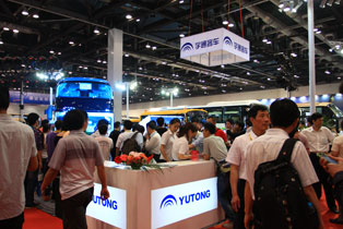 2012道路运输展宇通客车展台