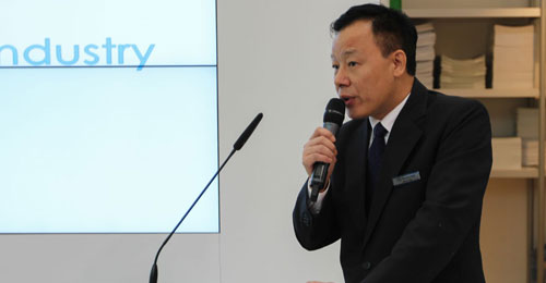 中通客车总经理孙庆民发表讲话