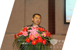 中通客车副总经理贾开潜讲话