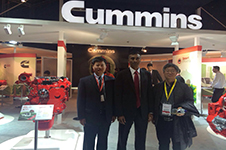 XINGKONG.COM总编（右一）与康明斯高层