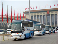 大金龙连续15年服务全国两会