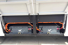 位于车侧的动力电池组