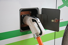 宇通新能源车车侧的充电枪接口