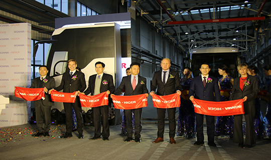 东区半决赛赛手合影