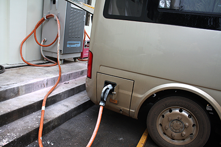 充电中的宇通E7纯电动客车