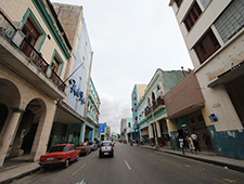 典型拉美建筑风格的街道