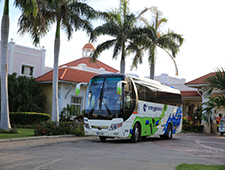 宇通接待来自世界各地的游客