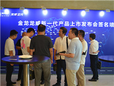 宇通双层巴士行驶在哈瓦那街头