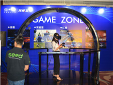 古巴街头的宇通双层巴士