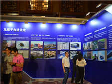 宇通客车驶过古巴革命广场