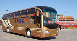 申龙客车连续十年服务两会