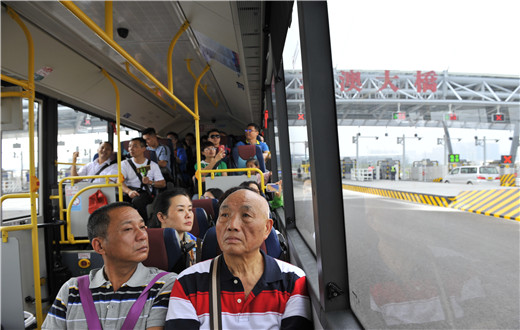 苏州金龙海格客车服务港珠澳大桥