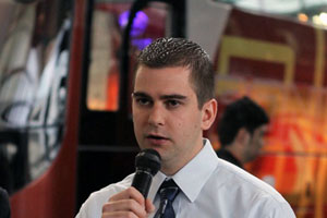 美国电车公司丹.雷沃斯博士发言