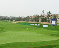 美兰湖绿色萦绕的舒畅