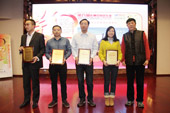 2012年度客车行业十大新闻获奖企业代表领奖