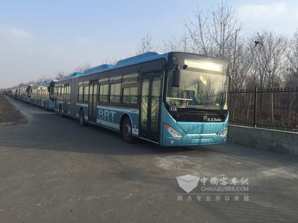 中通18米天然气BRT首入新疆市场