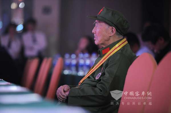 抗战老兵郑荣华：我是远征军 誓扫倭奴不顾身