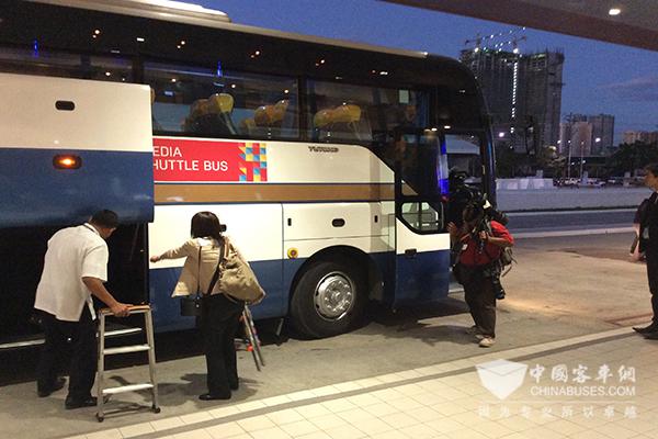 　宇通为世界各地的媒体团提供服务