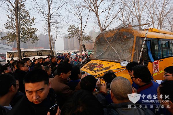 宇通校车撞墙挑战吸引了众多客户关注