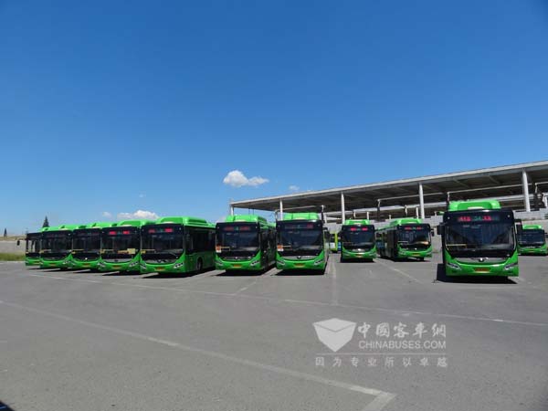 宇通12米插电式混动客车