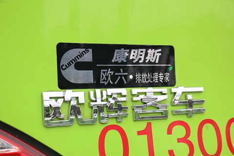 车辆尾部同意张贴的康明斯欧VI排放标识