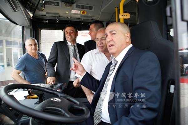 精明的犹太人也对金旅客车赞不绝口