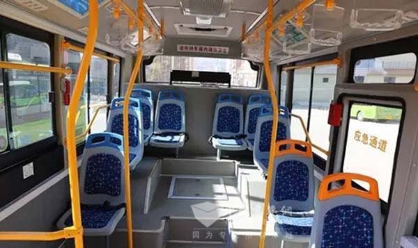 云南华坪县城迎来新能源公交时代