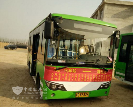 在河北邢台运行的南京金龙微公交