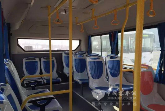 微公交宽敞空间