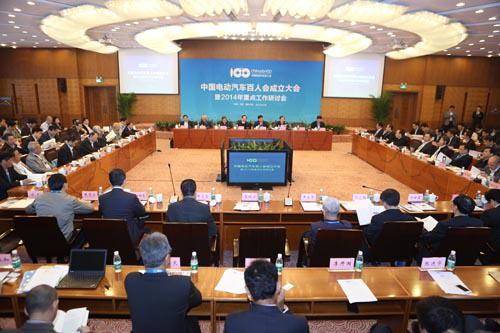 金龙客车零排放凯歌服务百人会论坛