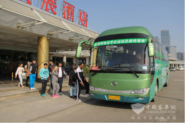 金龙新能源车服务厦门马拉松特邀运动员