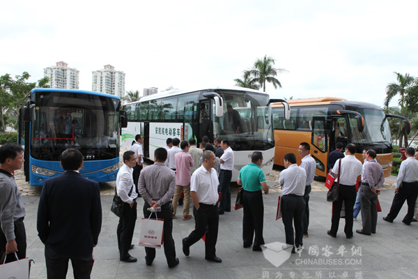 安凯荣获“2015用户最满意商用车品牌”称号