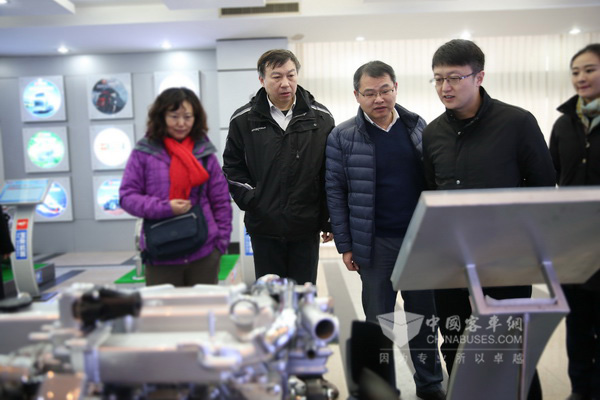 天津大学党委副书记舒歌群到玉柴考察