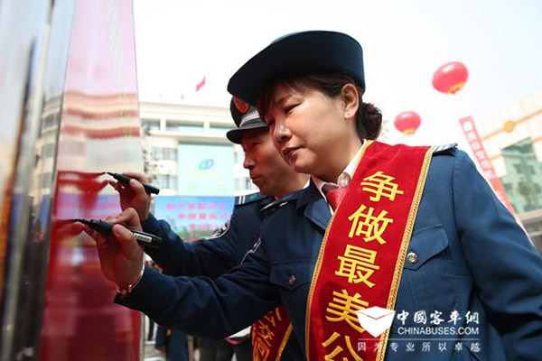 河北：3万余名公交司机优服务争“最美”