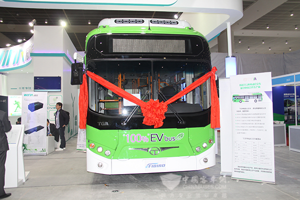 新型高强度碳纤维复合材料客车诞生