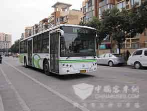 上海：公交行业开展“遵章守纪、规范驾驶、文明行车”活动 