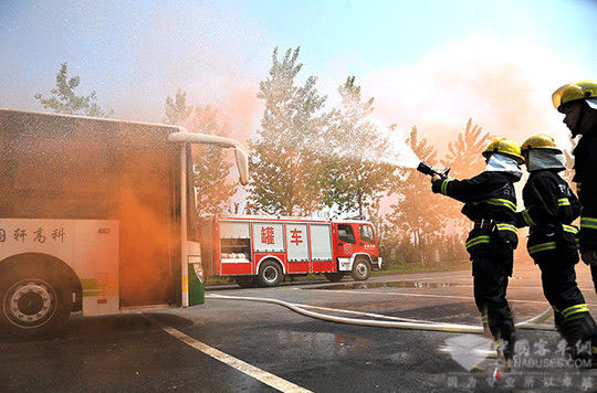 安徽举行公交车突发事故应急演练