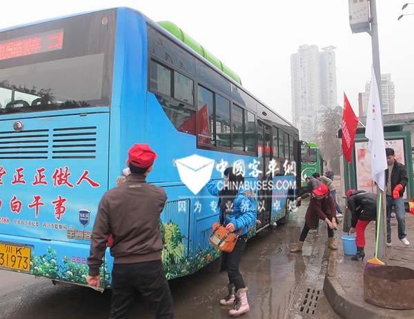 深圳:交委、交警联手共同启动公交整治