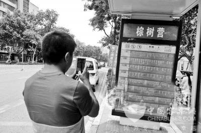 昆明：4000多个公交站年内完成更换 取消去回程标识