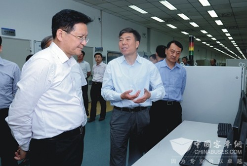 陕西省政协副主席李晓东赴法士特参观调研