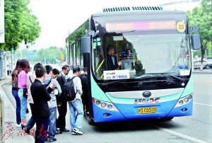 广东：公交车监督员上岗