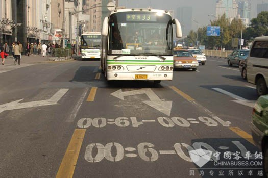 沪四平路正在研究设置“潮汐式”公交专用道