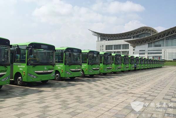 山东莱芜100辆新能源环保公交车投入运营