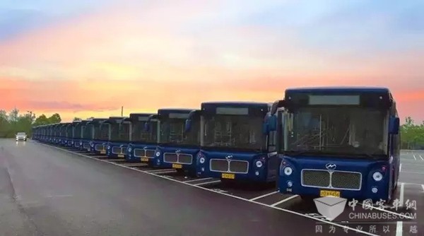 上海开启迪士尼季，微宏混合动力小蓝哥小试牛刀！