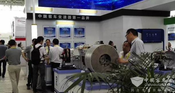 2016北京道路运输展首日挤爆綦齿展台