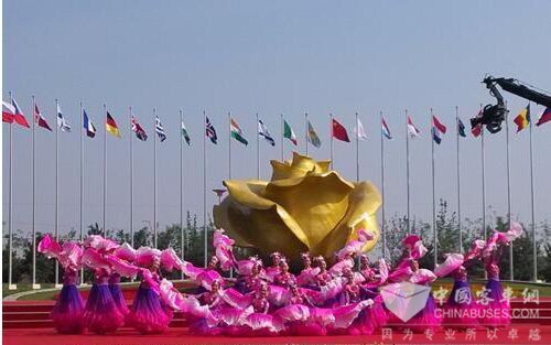 护航月季洲际大会 福田欧辉打造中国客车品质新名片