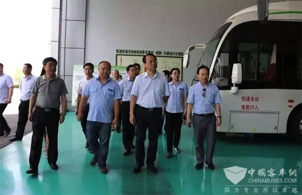 重庆市人大代表调研恒通客车互联网+服务发展情况